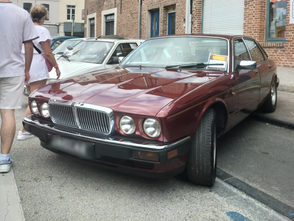 Jaguar XJ