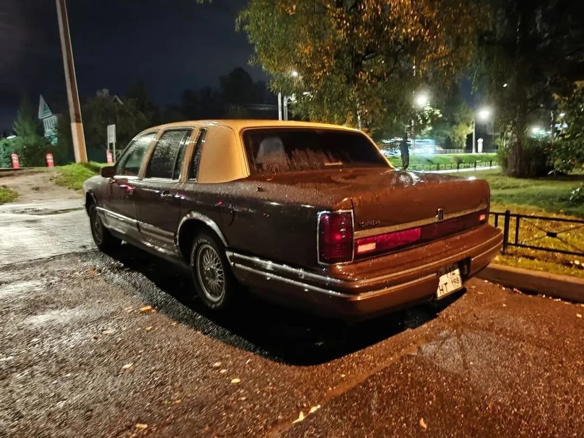 Lincoln Town Car