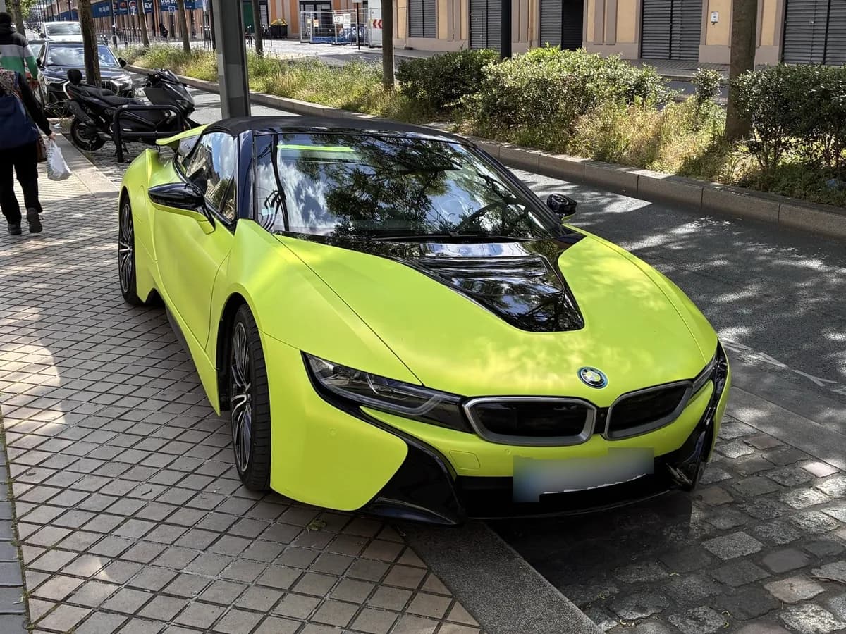 i8 Roadster