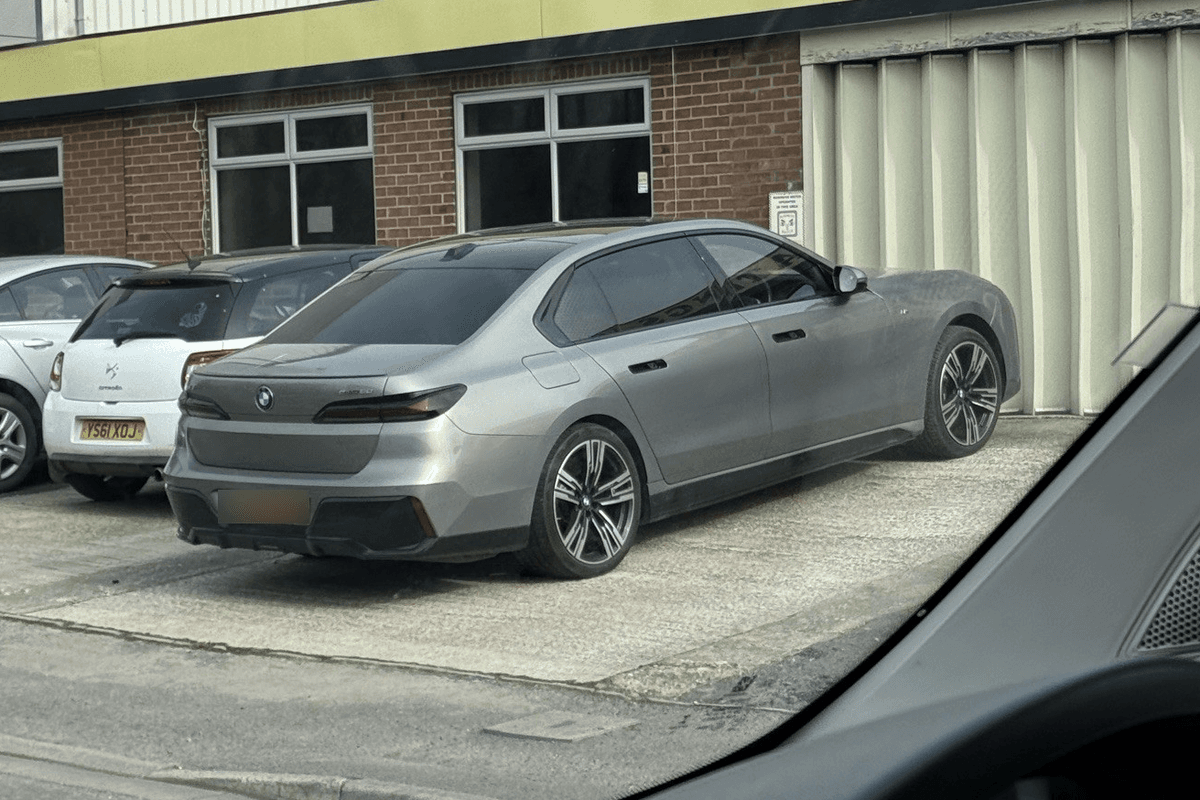 BMW M760e ( G70 ) xDrive