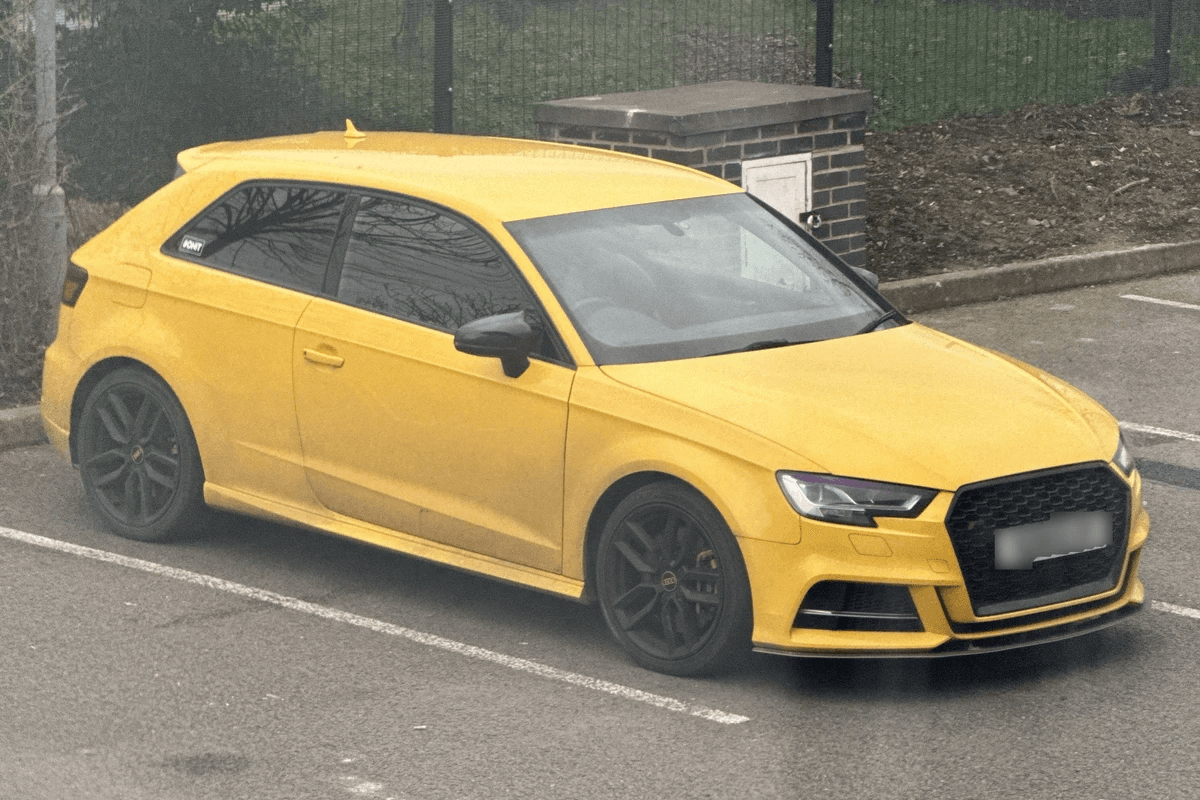 Dodge Charger SRT8 Super Bee