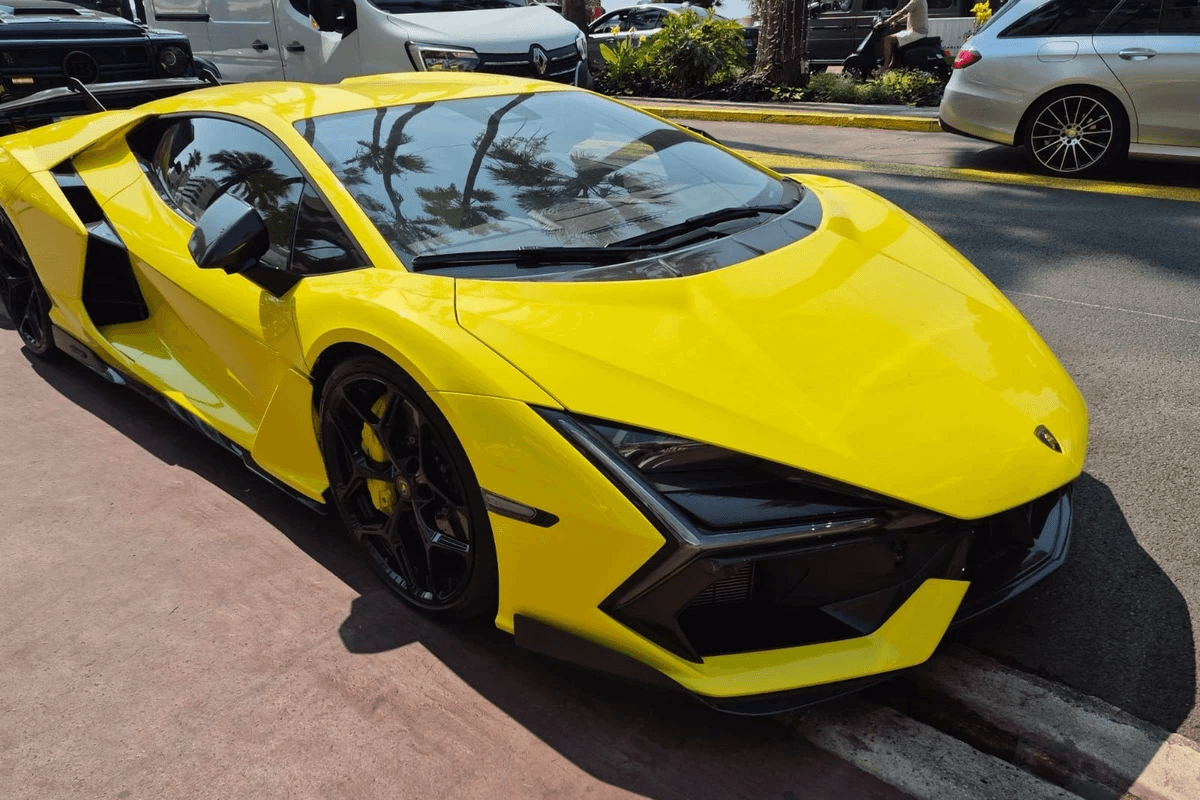 Lamborghini Revuelto