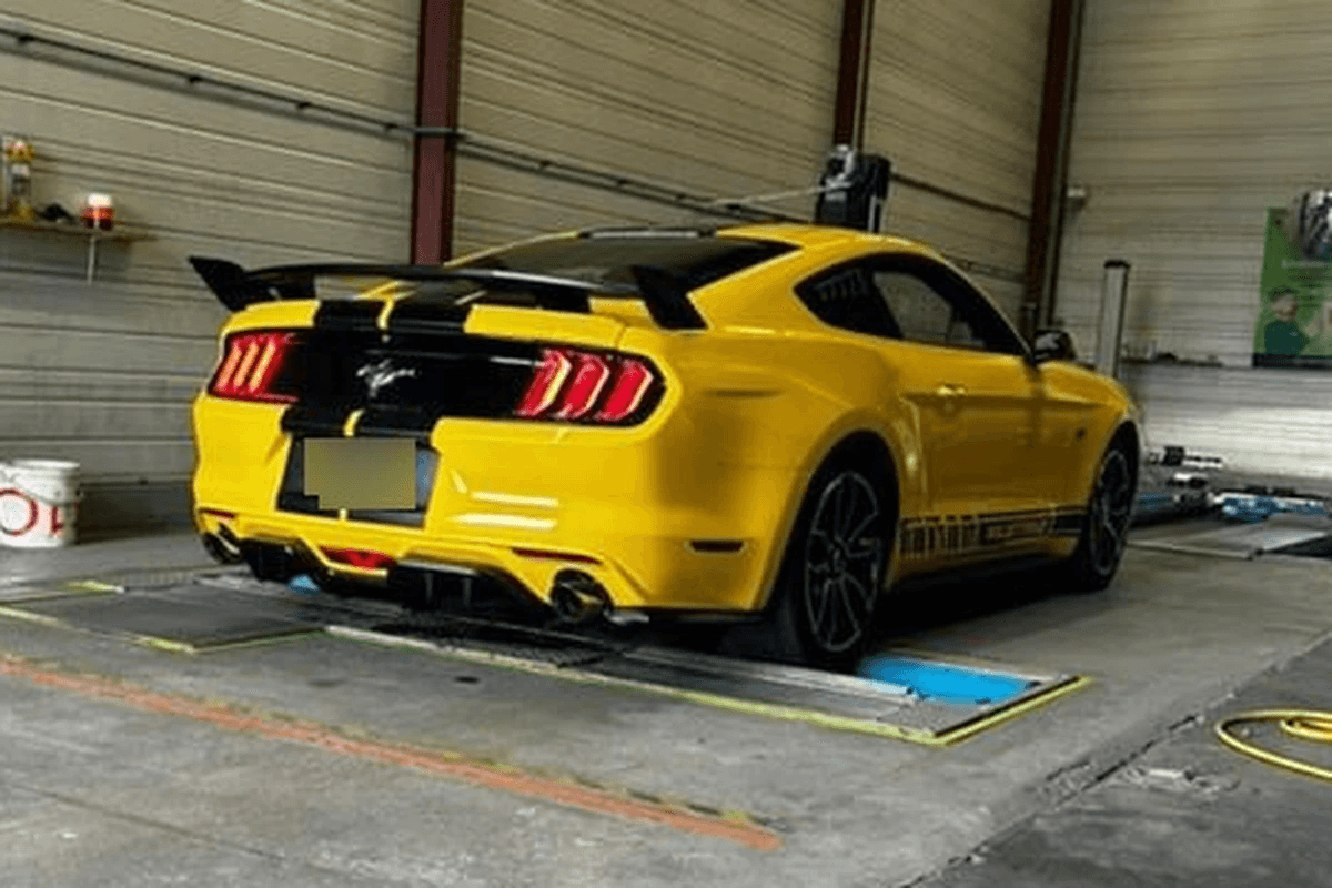 Ford Mustang Clive Sutton CS700